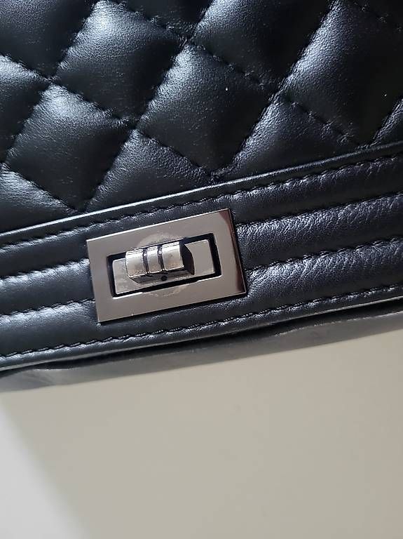 Jj Benson Borse da donna: Sac matelassé en cuir noir – Usato da Romanel-s-Lausanne venduto da Nella25 1