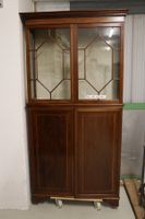 Vitrinenschrank dunkelbraun Holz mit Verglasung