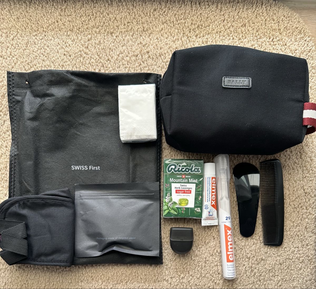 Bally Trousses de maquillage: Swiss First Class x Bally Necessaire – Neuf (Voir description) à Küsnacht ZH par Nano_zh
