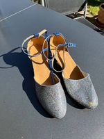 Chaussures de danse comme neuves p. 40-41