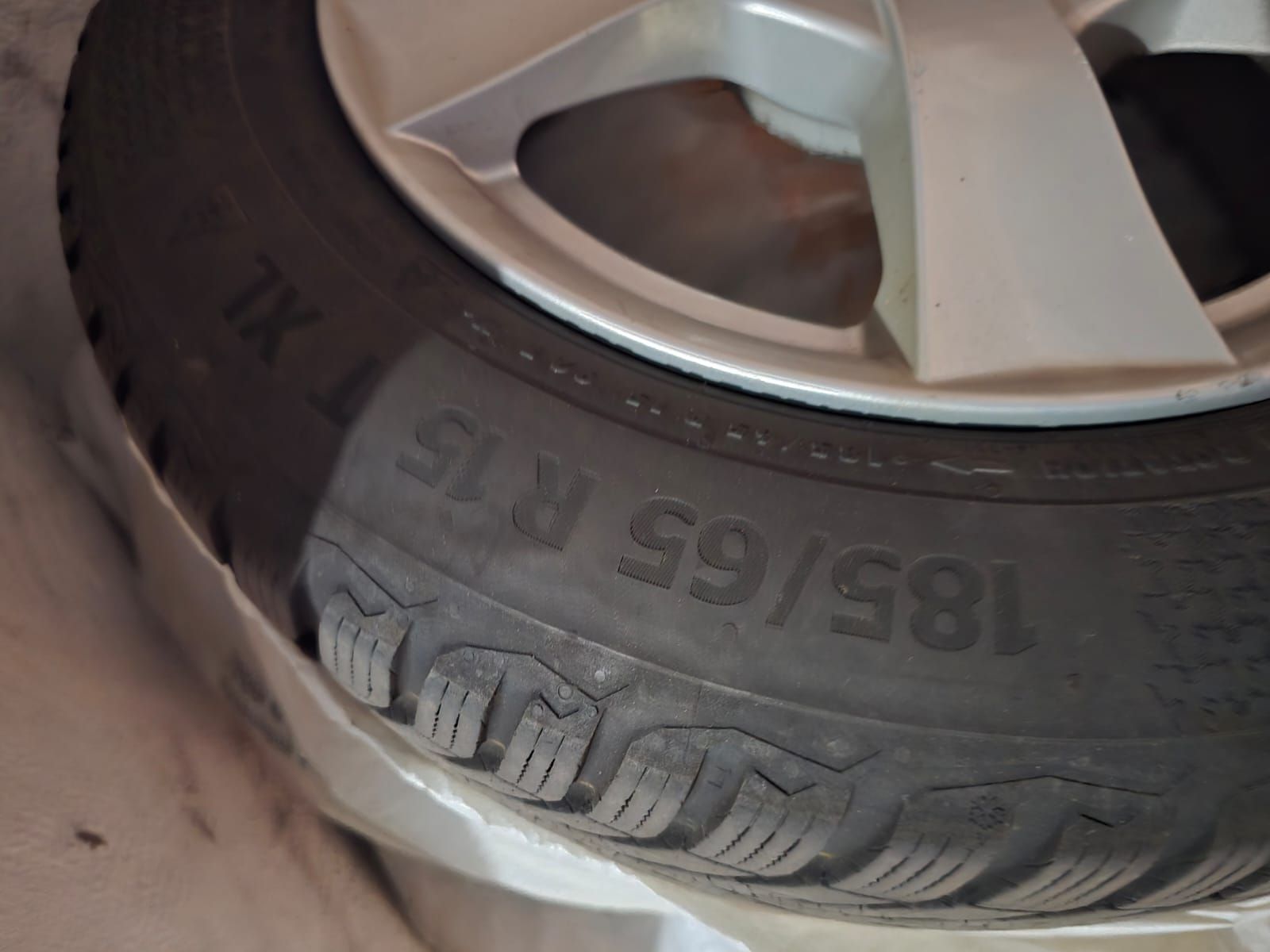 Dacia Pneus & Roues: Pneu hiver sur jantes Dacia – D'occasion à Givisiez par Raph1718 1
