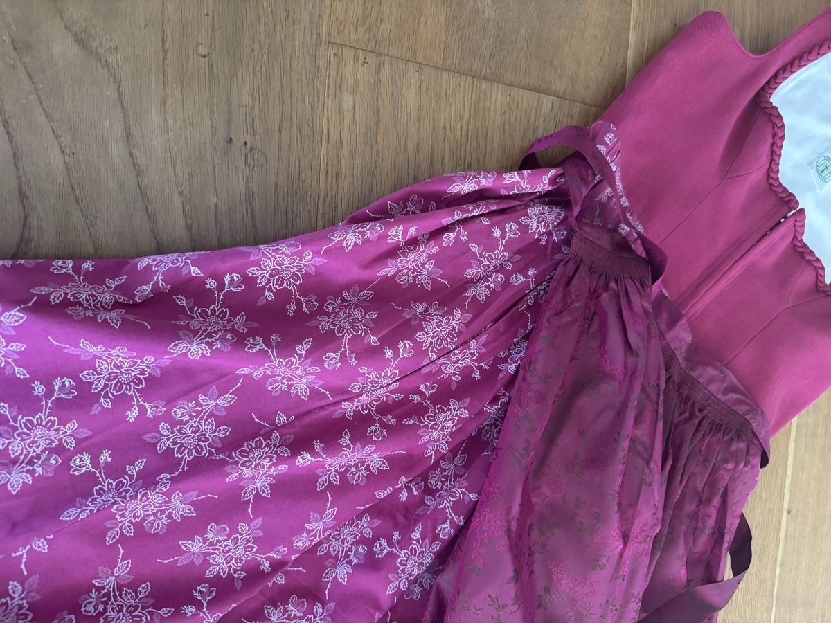 Vestiti: Dirndl – Usato da Saas im Prättigau venduto da Holliwood 2