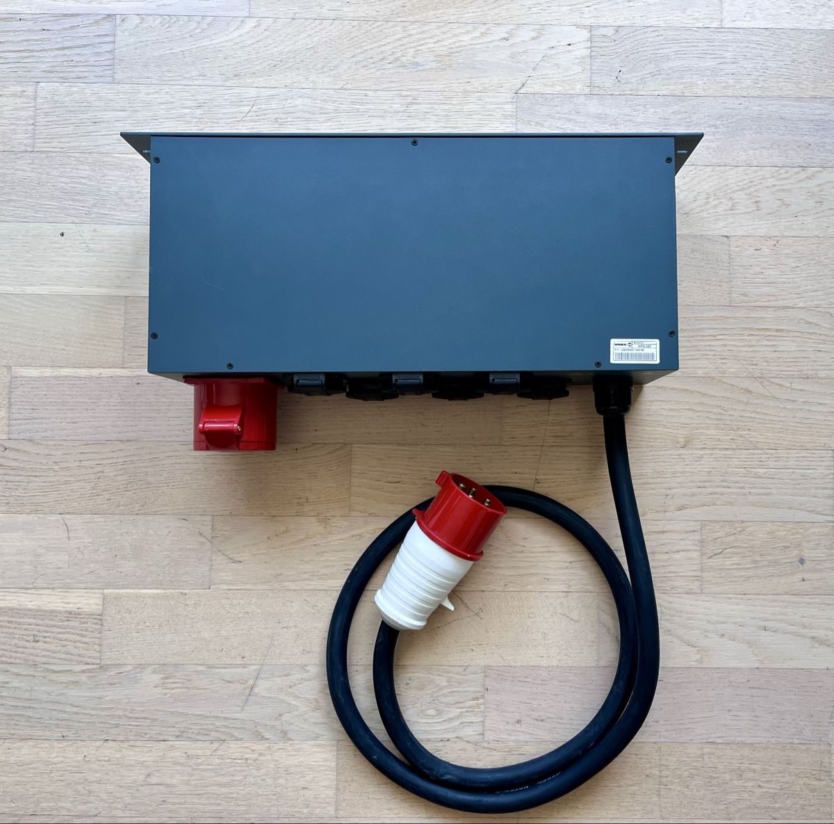 Alimentazione elettrica: Tableau électrique Triphasé WORK 32A 6x T23 / Rack 19" – Usato da Genève venduto da RVA_GVA 1