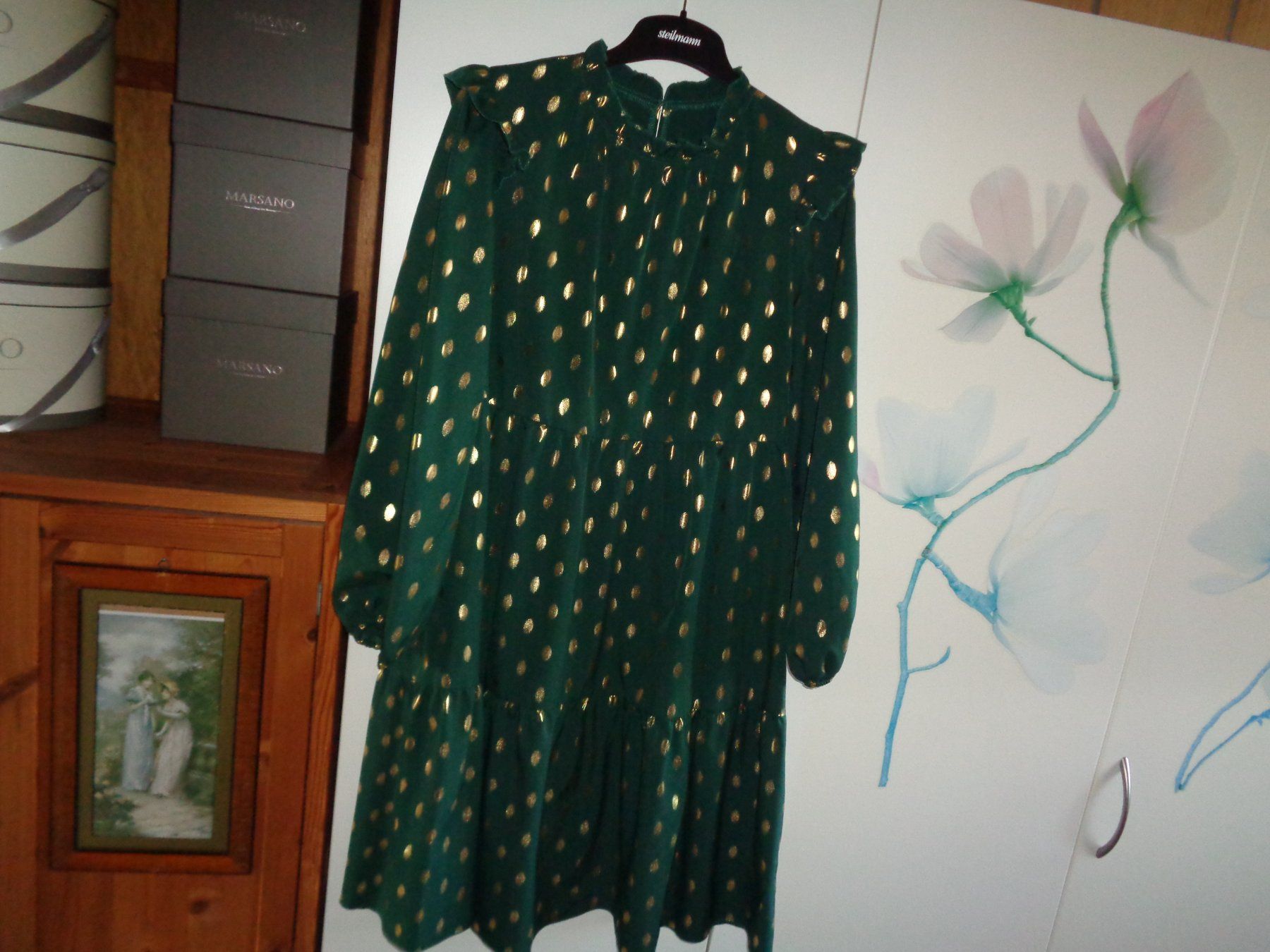 Kleider: *** Kleid mit Gold Details *** / Neu – Neu (gemäss Beschreibung) aus Othmarsingen von Leuchtturmlady 2