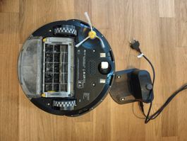 iRobot Roomba 605 Robot Vacuum with Charging Station
