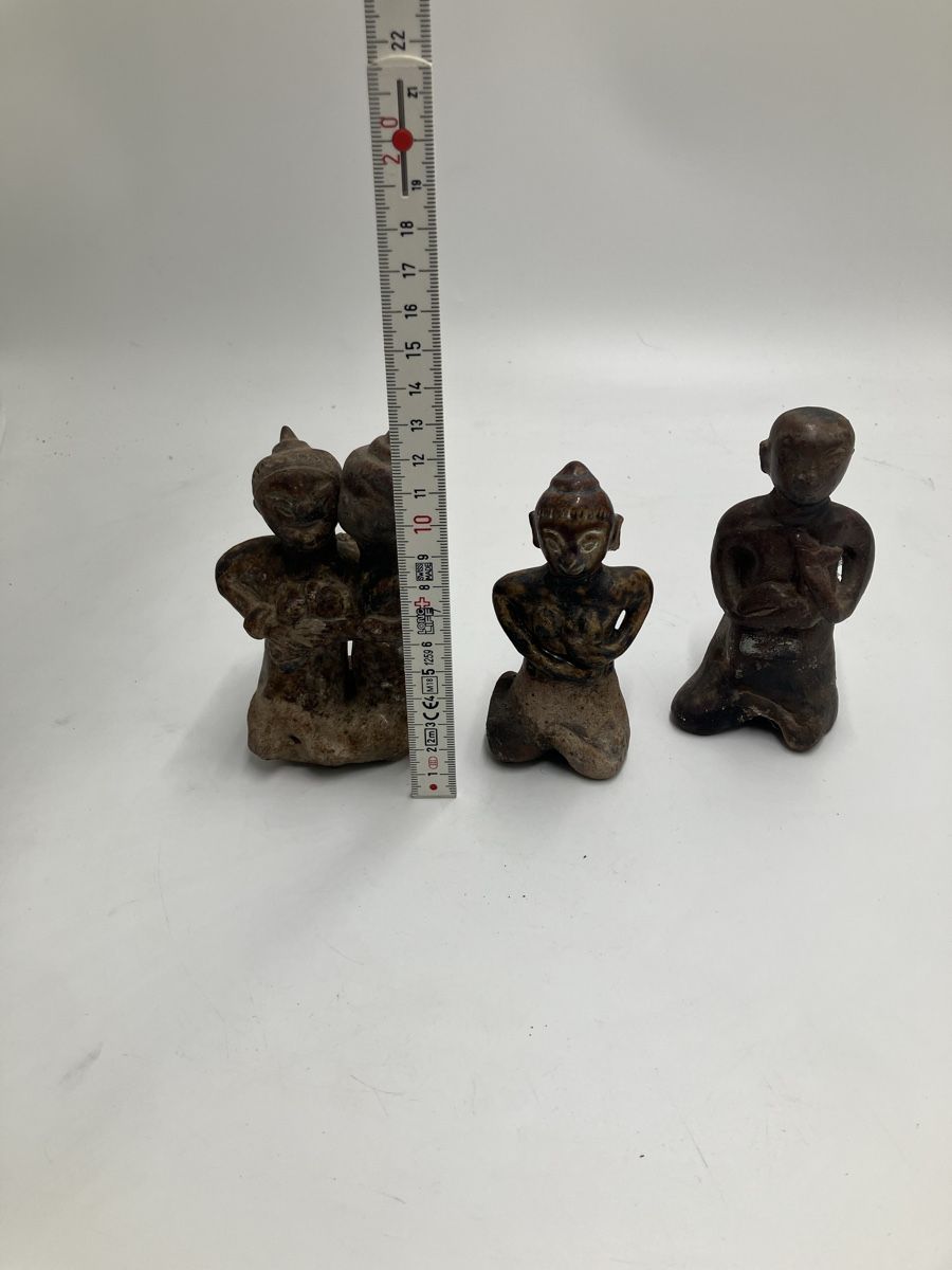 Statuette: 3 lanna Tonfiguren antik – Usato da fribourg venduto da Retroverso 3