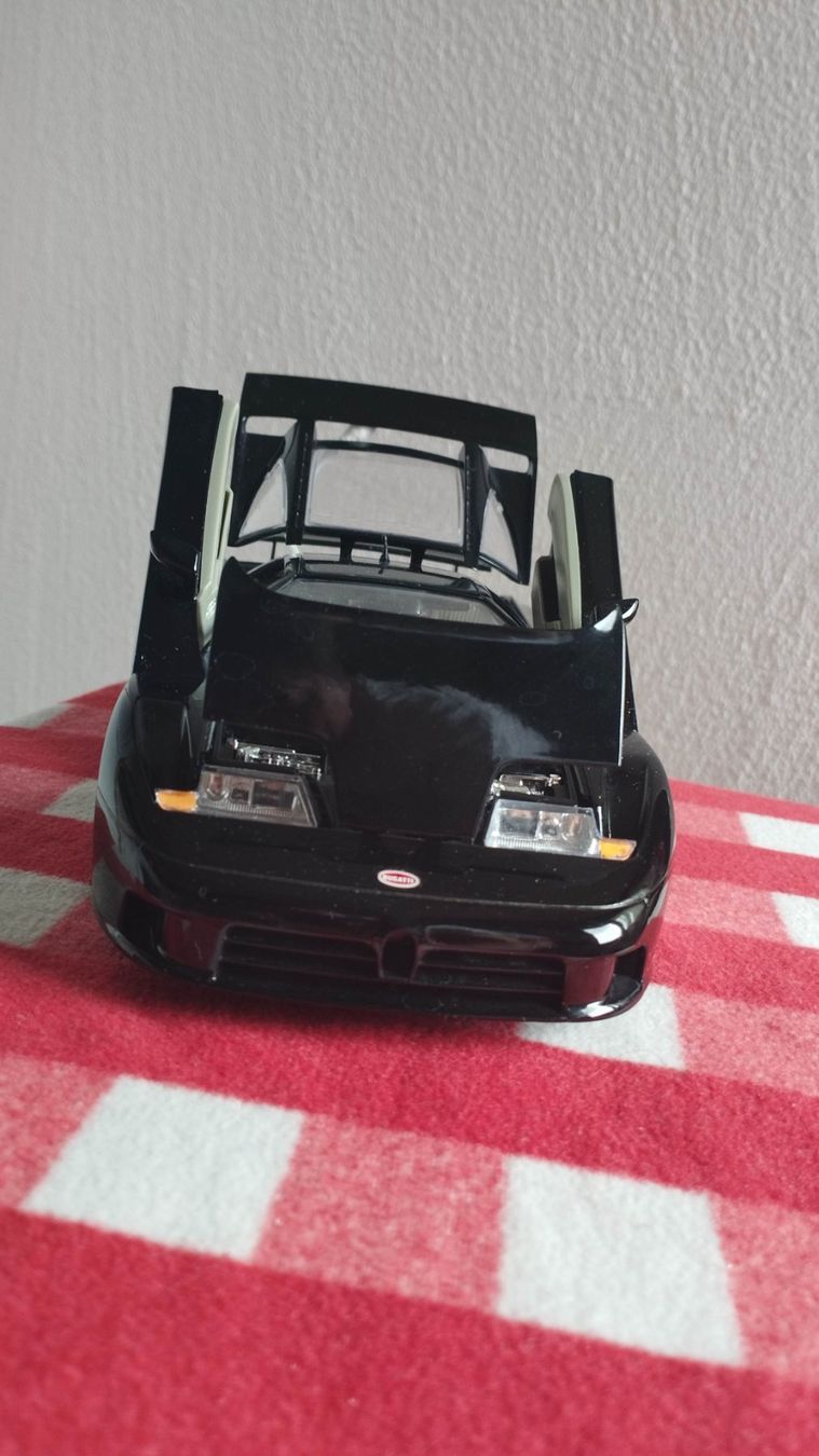 Bburago Modellini d'auto: Bugatti EB110 – Usato da Chur venduto da oriori 2