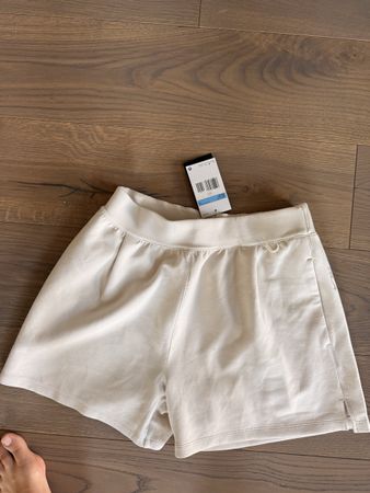 Nike Women Shorts beige size M new with tags
