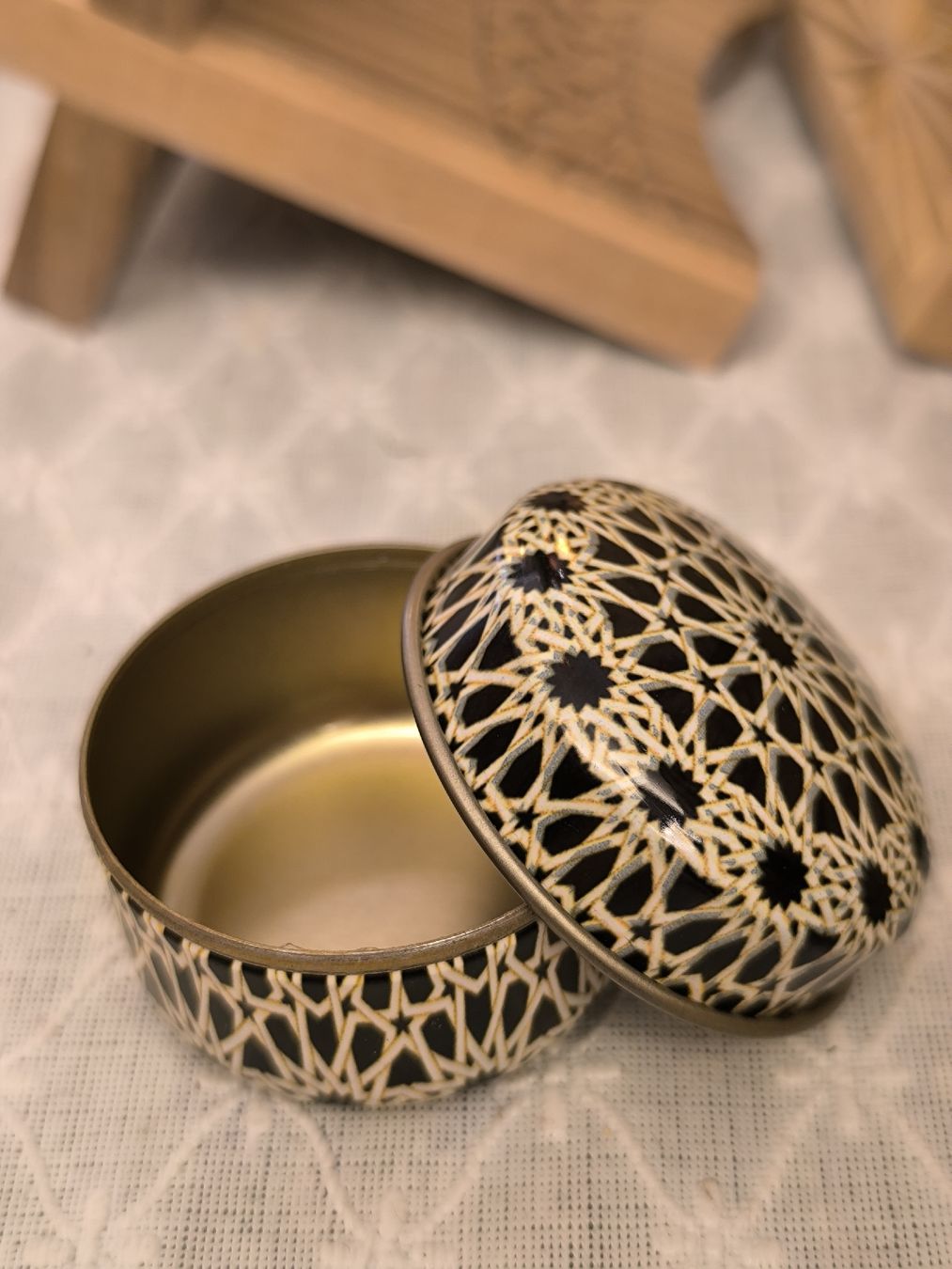 Tutte le decorazioni: orientalisches Schmuckdöschen / Pillendose mit Ethno Muster. – Nuovo (secondo la descrizione) da Zürich venduto da gobel 2