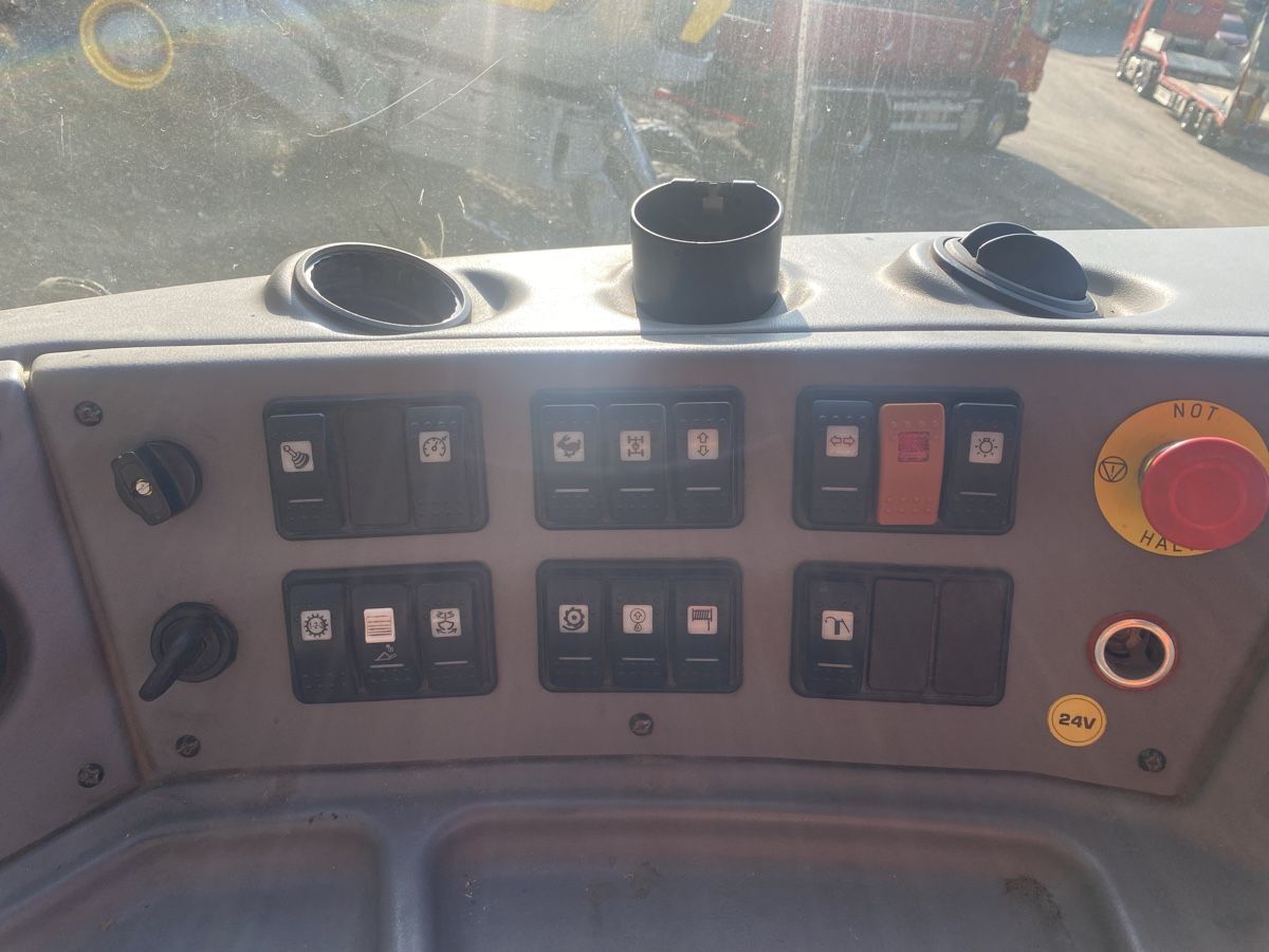 Menzi Muck Escavatori: Menzi Muck M525, Bagger – Usato da Villeneuve VD venduto da Tiennot 8