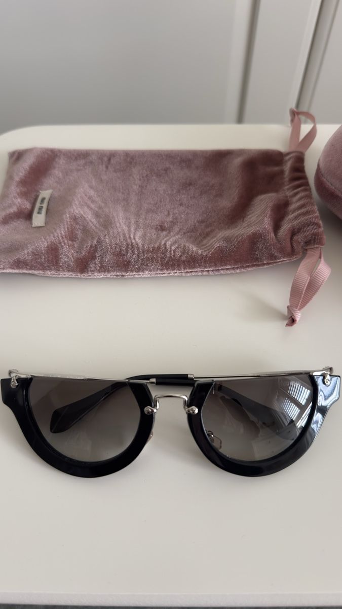Miu Miu Brillen & Gläser: Miu Miu sunglasses  – Gebraucht aus Genève von gvokiii