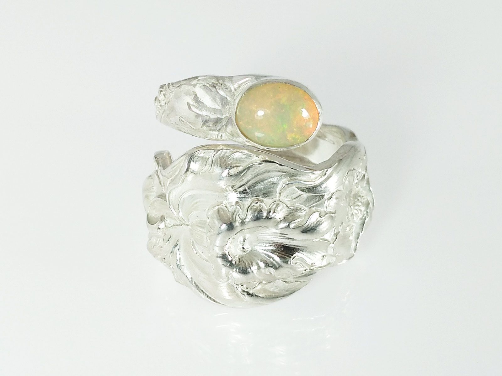 Anelli: Grosser massiver Jugendstil Silberring mit farbenem Opal – Nuovo e nell'imballaggio originale da Meilen venduto da Byrd-bijoux 1