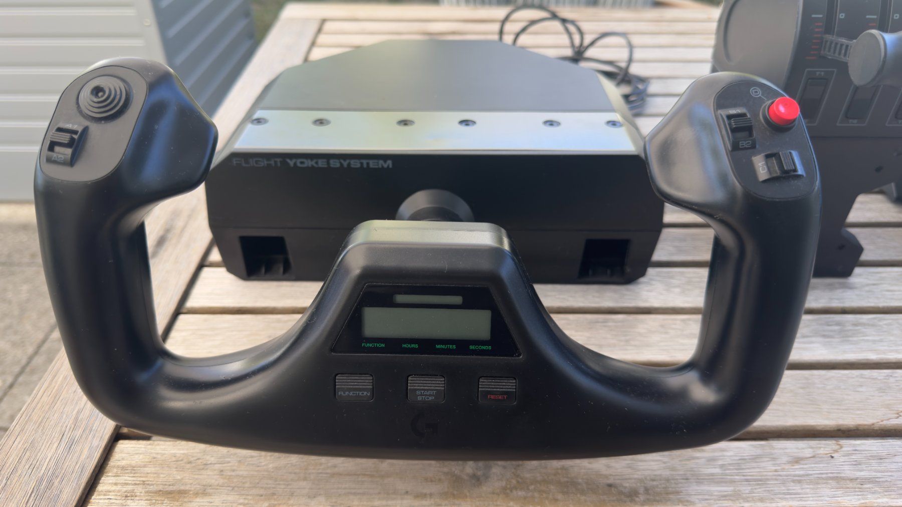Logitech Manettes: Logitech Flight Yoke System & Rudder Pedalen – D'occasion à Uitikon Waldegg par lulizh 1