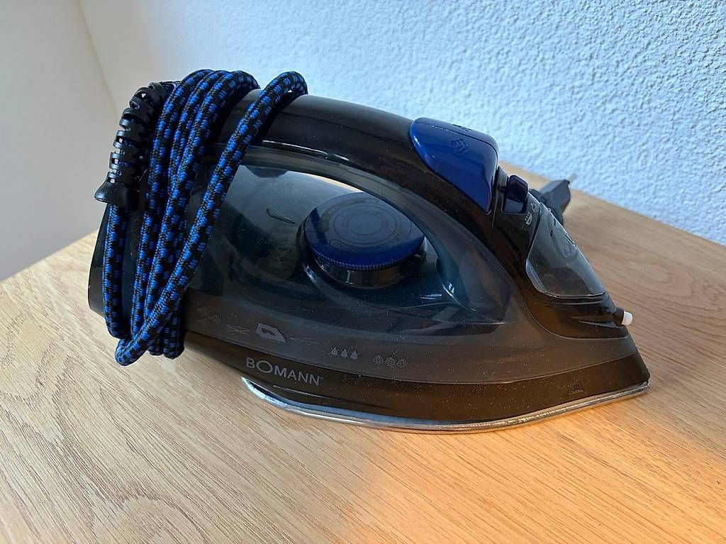Bügeleisen: Bomann Dampfbügeleisen  Schwarz – Gebraucht aus Winterthur von sto_n6lj 2