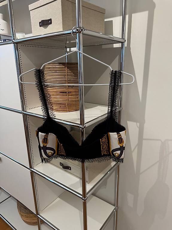Versace Top: VERSACE TOP & SHORTS GOLD – Nuovo (secondo la descrizione) da Schwyz venduto da bofb 2