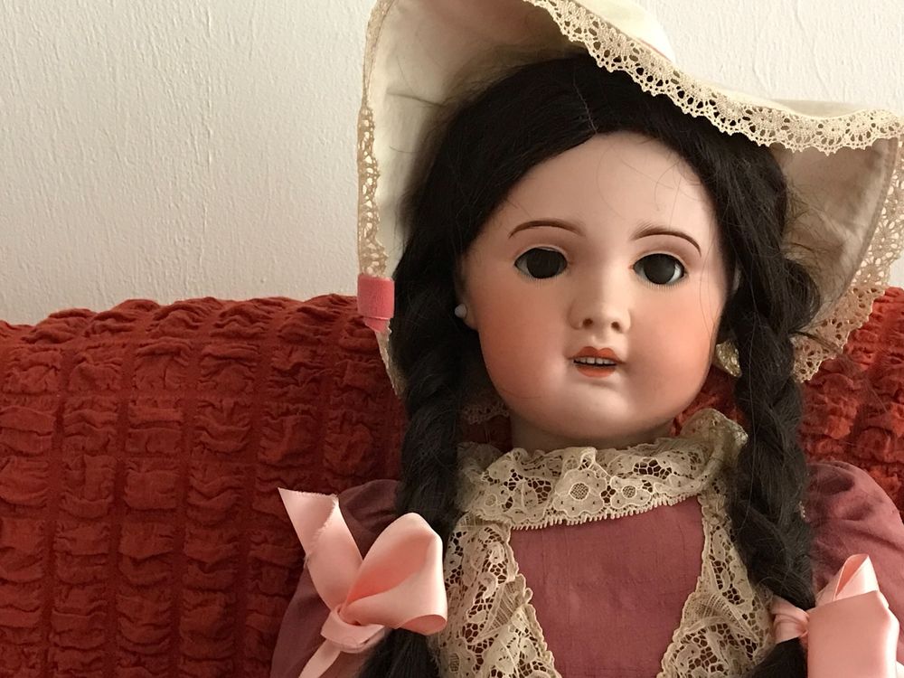 Poupée, tête porcelaine, accident au - Auktionen & Preisarchiv