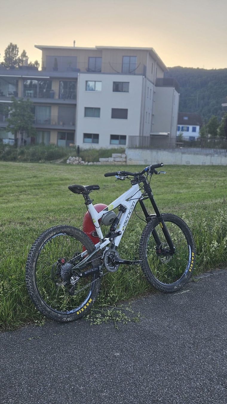 Velos: Bionicon Tesla 1, 2012 Downhill MTB – Gebraucht aus Winznau von FlorianV 4