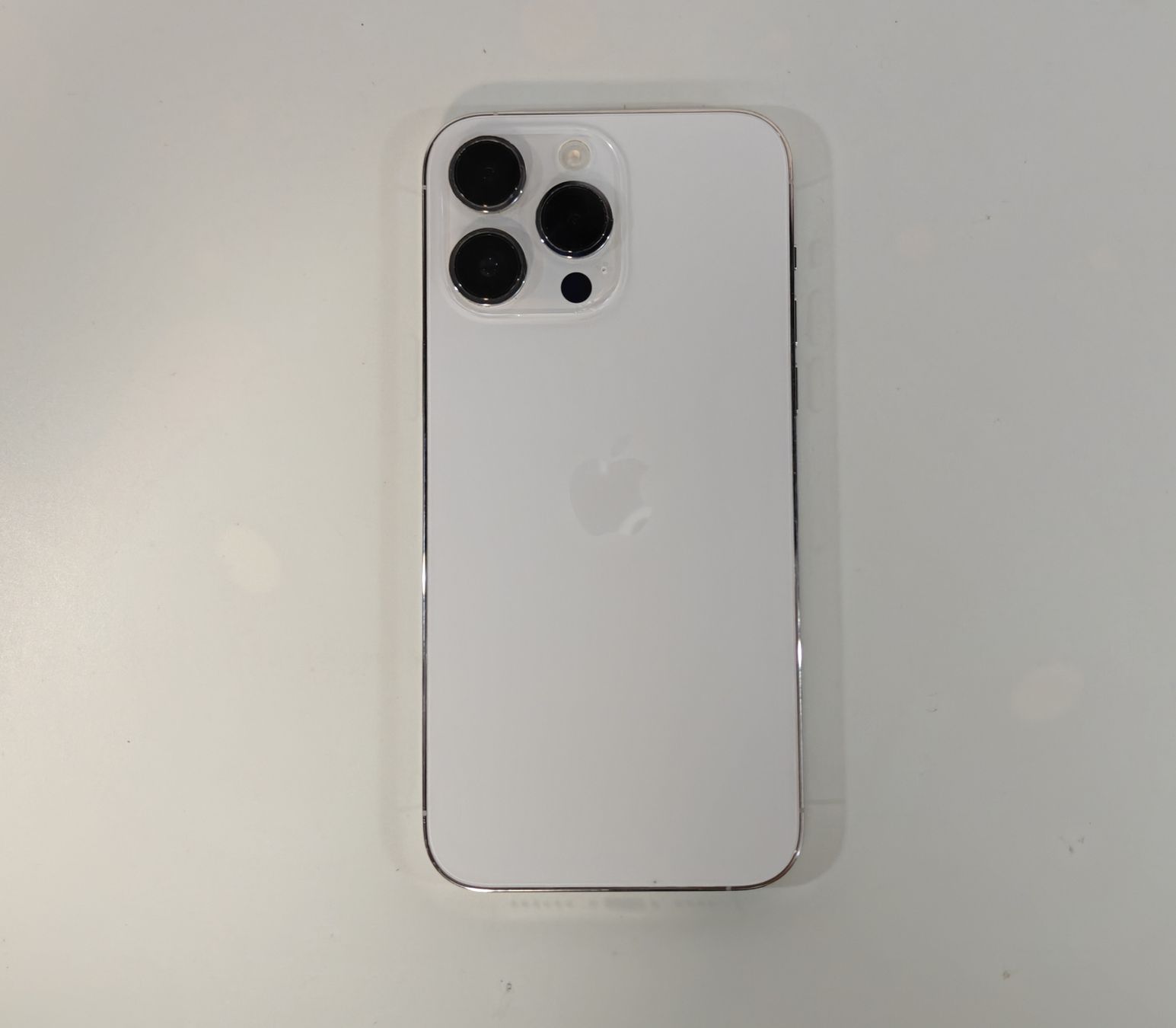 Apple Telefoni cellulari / Smartphones: iPhone 14 Pro Max Weiss – Difettoso da Ehrendingen venduto da Rocky985