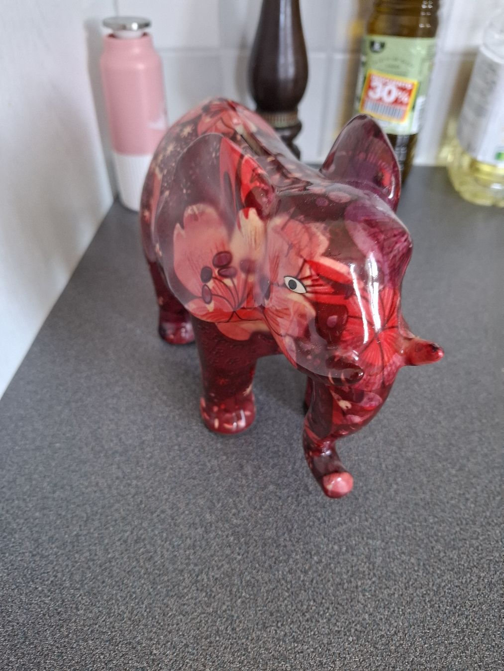 Salvadanai: Sparschwein Elefant rot floral  – Usato da Oberhelfenschwil venduto da Buffy1980 1