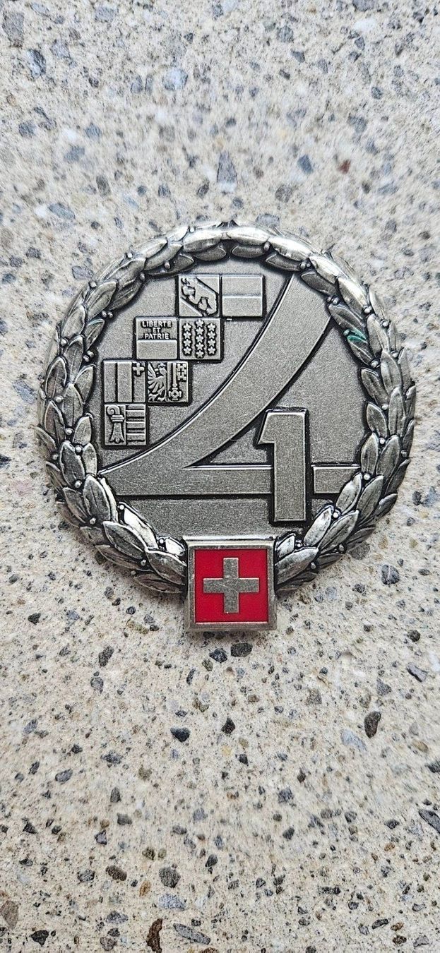 Schweizer Armee Placchette & Badge: *** Beretemblem Silber Schweizer Armee *** – Nuovo e nell'imballaggio originale da Riedholz venduto da fr_sIruP