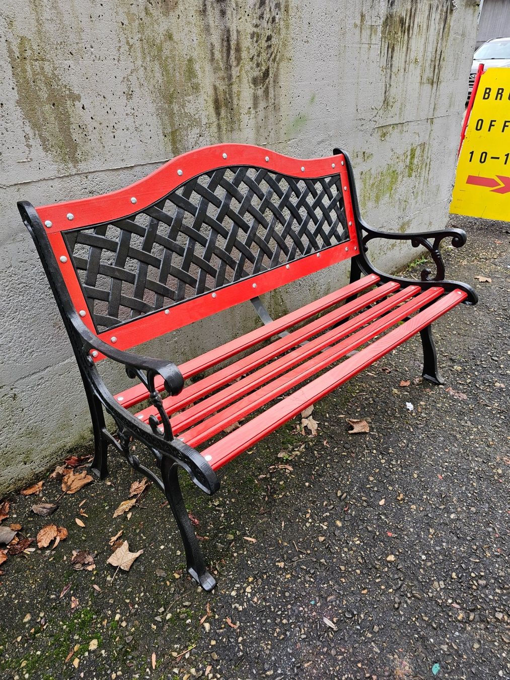 Panchine: Gartenbank rot mit Metalleinsatz – Usato da Wangen bei Olten venduto da Brocki-Wangen