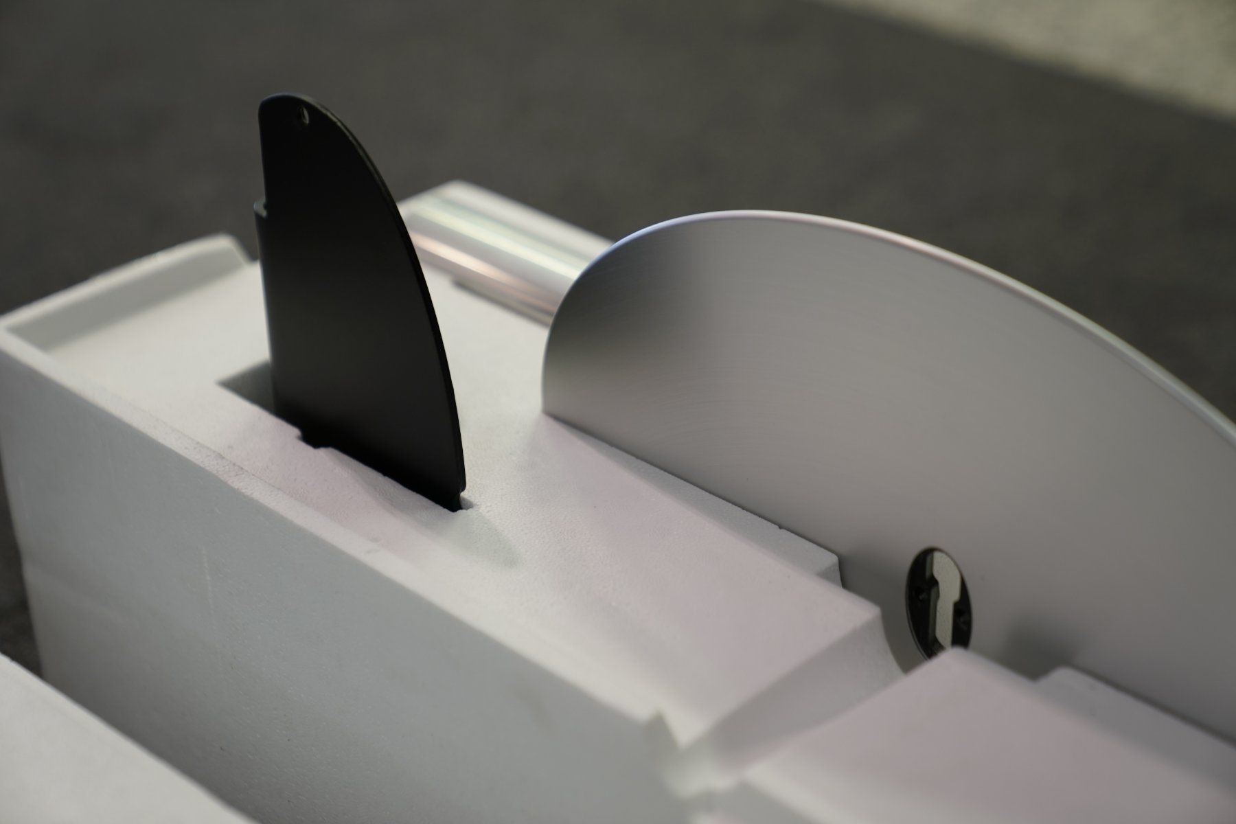 Supporti a parete: B&O BeoCenter 2 Bodenstandfuss – Nuovo (secondo la descrizione) da Hochdorf venduto da av-electronics 2