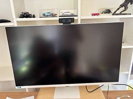 Moniteur 32" et 3840 x 2160, Samsung, 1 année seulement