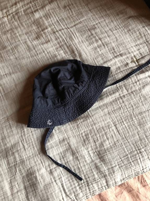 Altro abbigliamento per bambino: Bob enfant Petit Bateau – Usato da Les Collons venduto da gehaisse