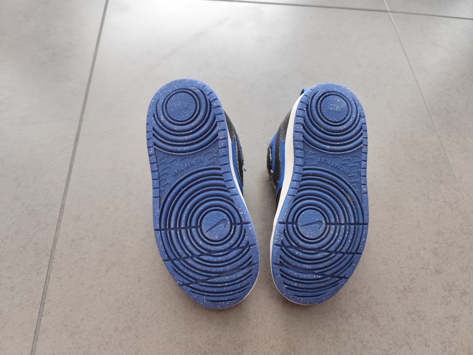 Nike Scarpe per ragazzi: Nike_Kinderschuhe_Gr. 26, blau/schwarz – Usato da Zürich venduto da ram_59n8 4