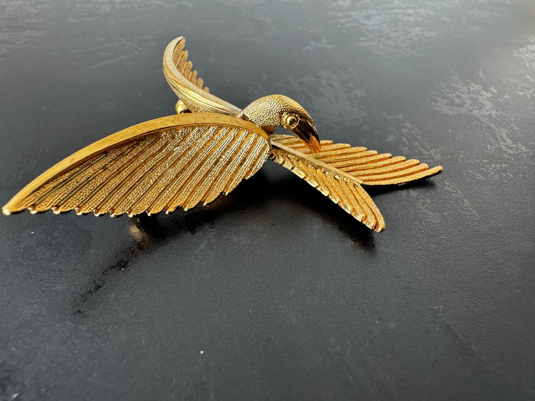 Broches & Aiguilles: Brosche Vogel goldfarben strukturiert – D'occasion à Egg b. Zürich par leroy711 1