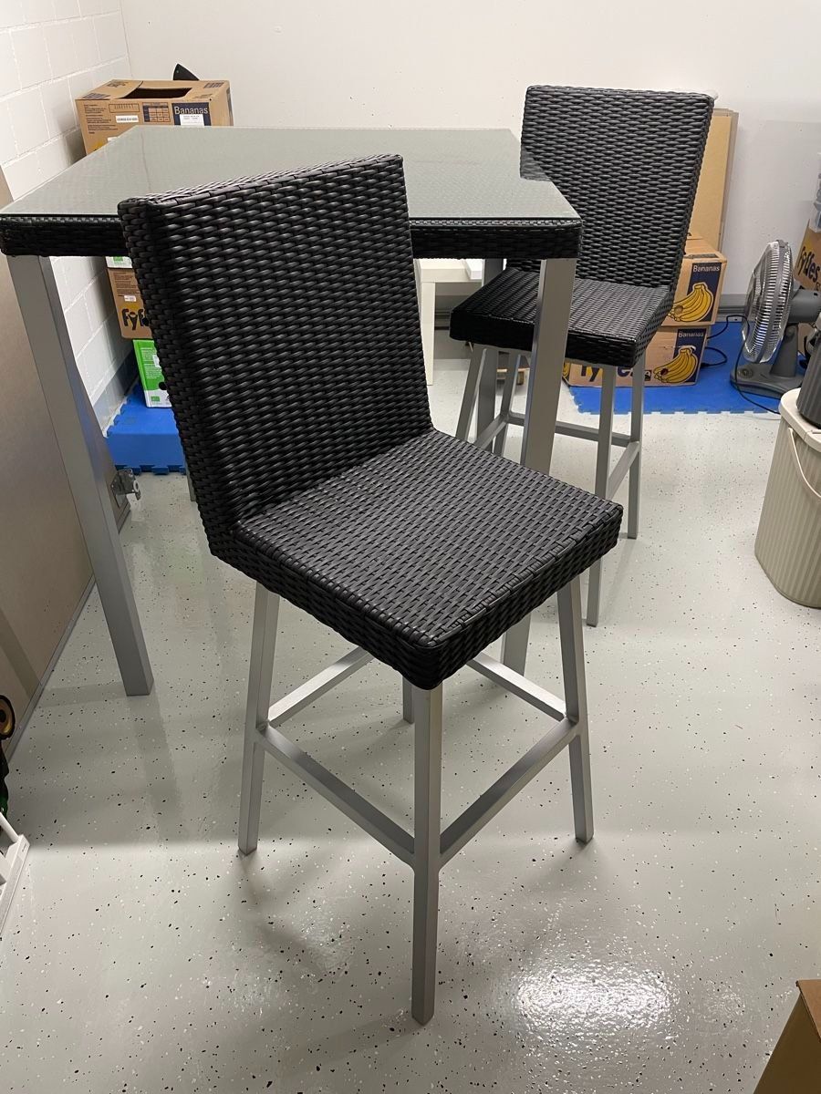 Tischset: Balkontisch Bartisch mit 2 Barstühlen Glasplatte – Gebraucht aus Menznau von CS1.6 1