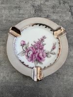 Antiker Porzellan Aschenbecher - hantgemalte Blumenmotiv