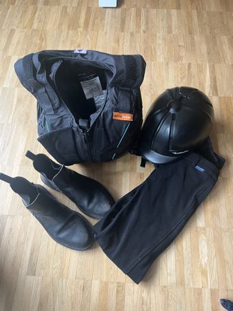 Reitsport Kinder Set, Helm, Schuhe, Hose, Weste