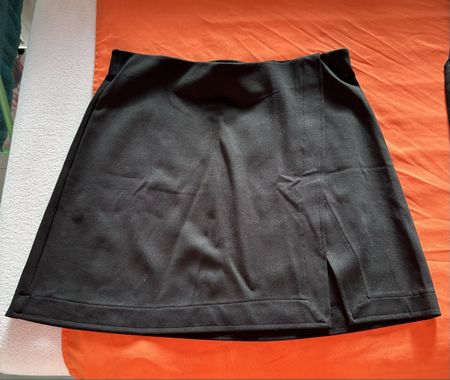 Mini-jupe noire H&M neuve, jamais portée, taille M