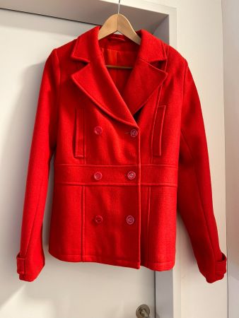 Roter eleganter Blazer, hochwertig verarbeitet. Grösse 38.