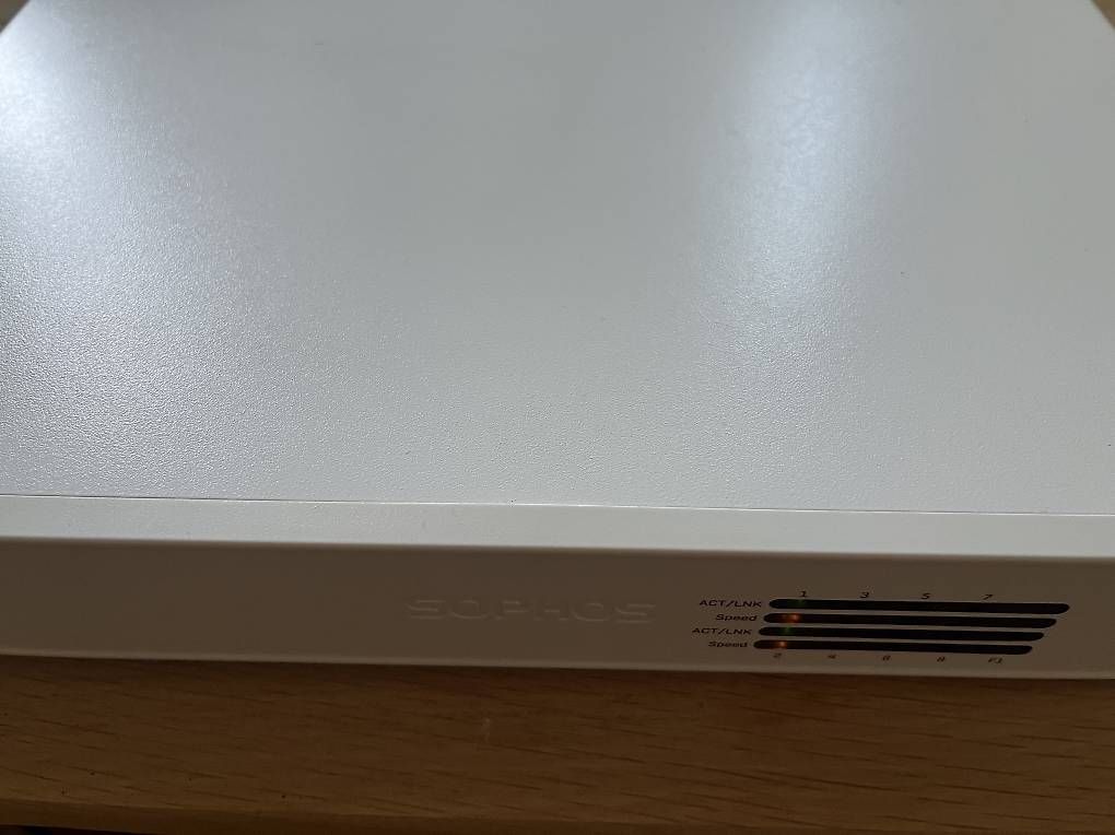 Sophos Pare-feu: Sophos XGS 116 Firewall Appliance – D'occasion à Pura par videodrome 4