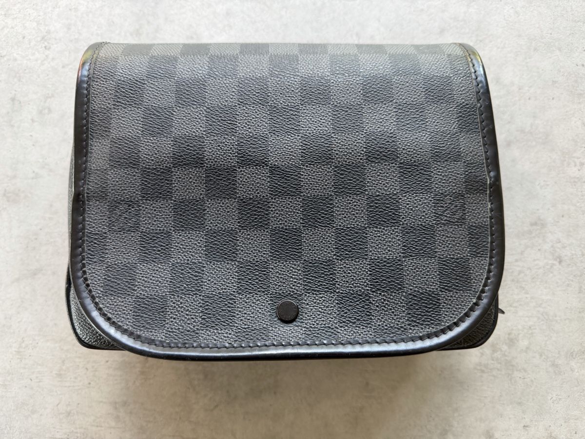 Louis Vuitton Taschen: Louis Vuitton Kulturtasche Leder 22cm – Gebraucht aus Bubikon von Mtr1608