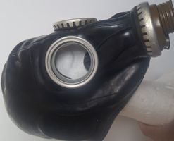 Atemschutzmaske Schutzausrüstung Gummi Metall . Mit Zubehör 