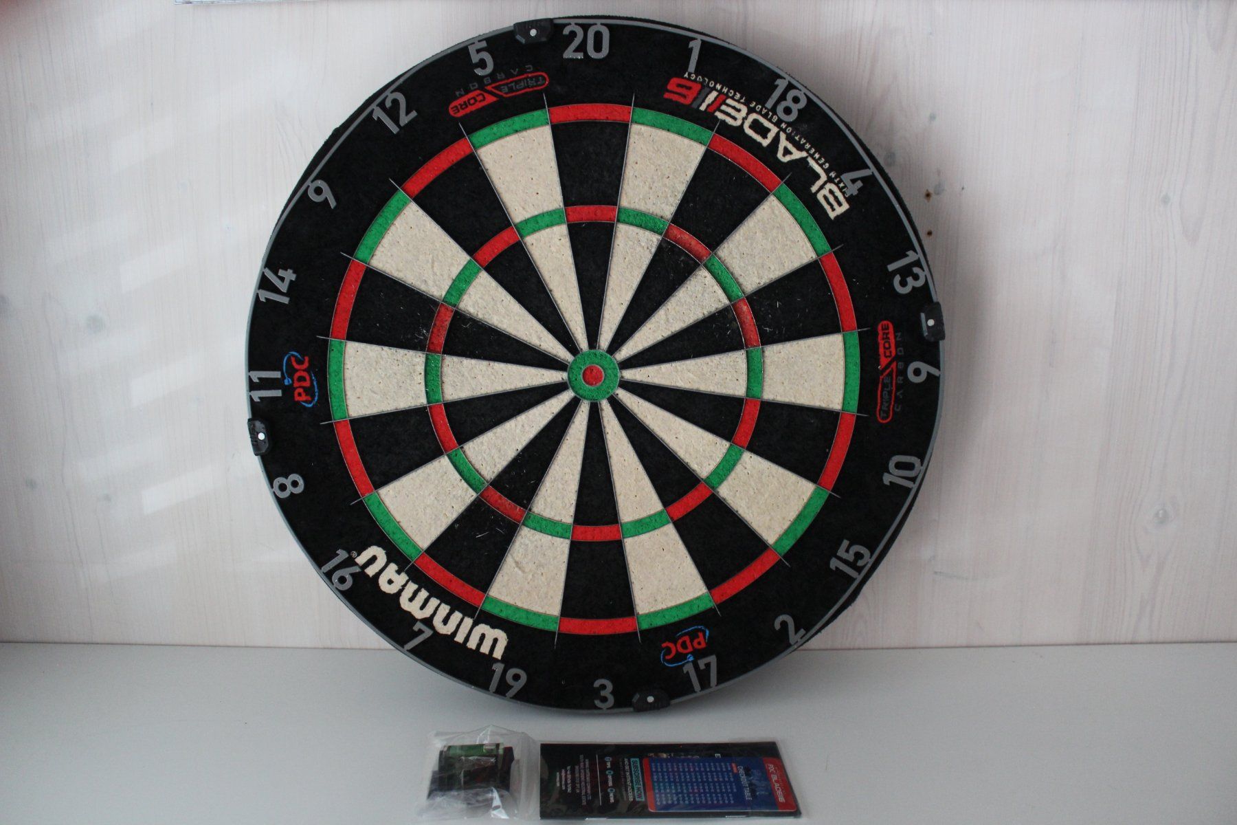 Freccette: Winmau Blade 6 Triple Core Carbon Dartboard / Dart Board – Usato da Ebertswil venduto da Ricogoeritz