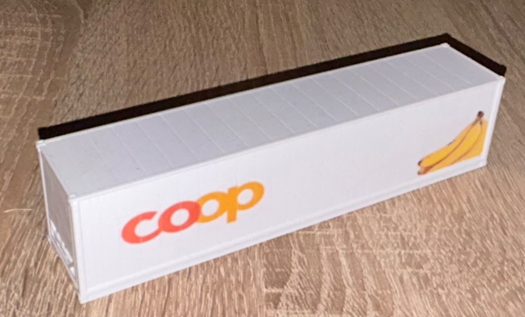 Roco Modellini di ferrovie: 1:87 Coop Kühlcontainer 45ft Bananen – Nuovo e nell'imballaggio originale da Belp venduto da AEMA-Modellbau 1
