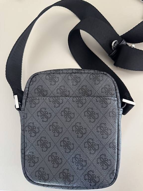 Borse da donna: Guess Umhängetasche + Karo-Hose Gr: M – Usato da Dübendorf venduto da trustedpicks 1