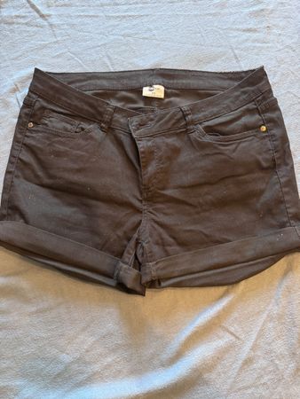 Gut erhaltene Sommer-Shorts, Schwarz, Gr. 44, Top Zustand