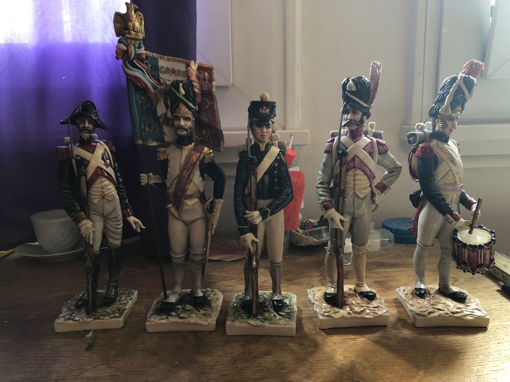 2 Nussknacker-Puppen Aus Holz - Pastellfarbene Weihnachtsdekoration & Geschenk