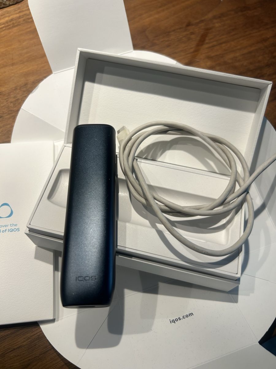 Iqos Tabacchi: IQOS ILUMA ONE Tabakerhitzer dunkelblau mit Ladekabel – Usato da Zürich venduto da Be_Ia 3