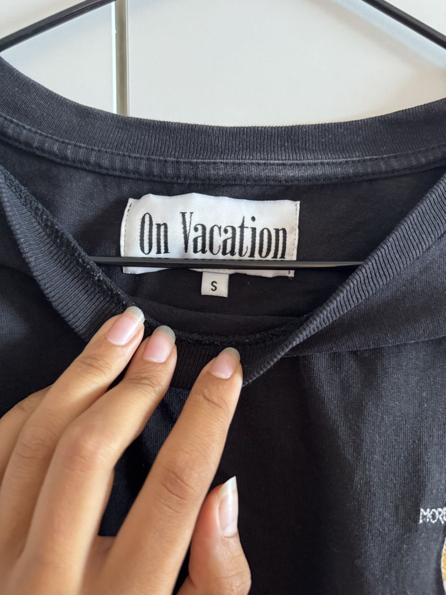 T-shirt: On Vacation Shirt, Schwarz, S – Usato da Zürich venduto da noura2202 1