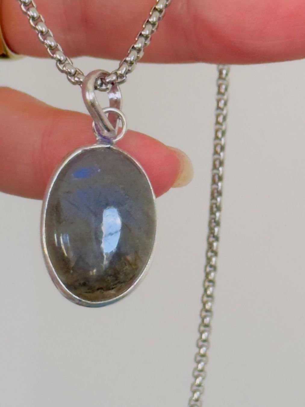 Ketten: Fashionable labradorite necklace – Neu und originalverpackt aus Genève von AGBERG 8