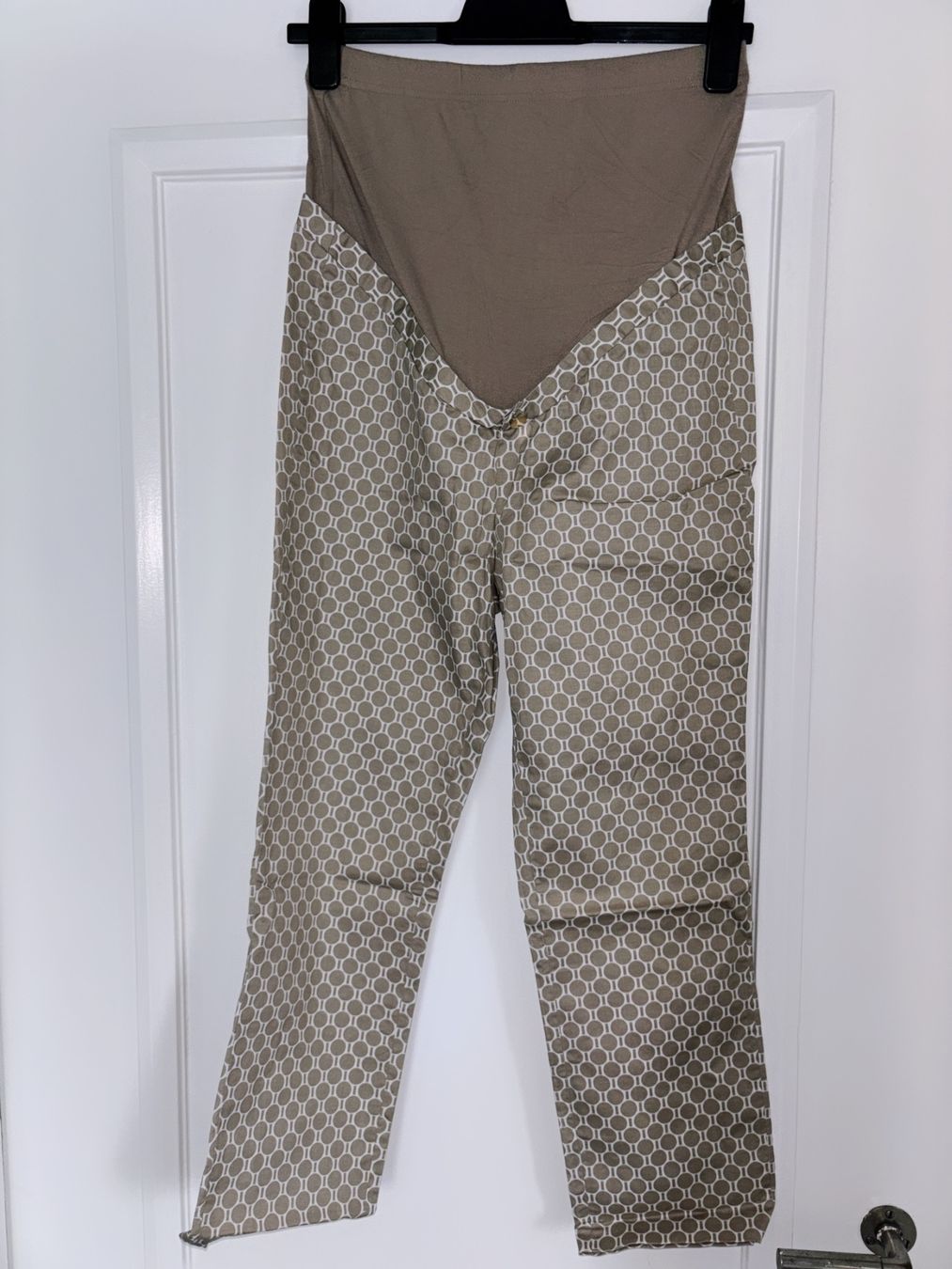 Lotti di vestiti: Kleiderpaket Umstandshosen Gr. 38 – Usato da  venduto da  2