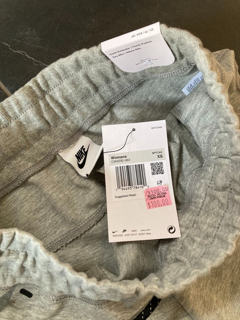Nike Pantaloni: NEU mit Etikett - Nike Jogginghose – Nuovo e nell'imballaggio originale da Rüschlikon venduto da mel_lv9q 2
