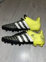 Fussballschuhe (37 1/3) Handsigniert von FC Baselspielern.