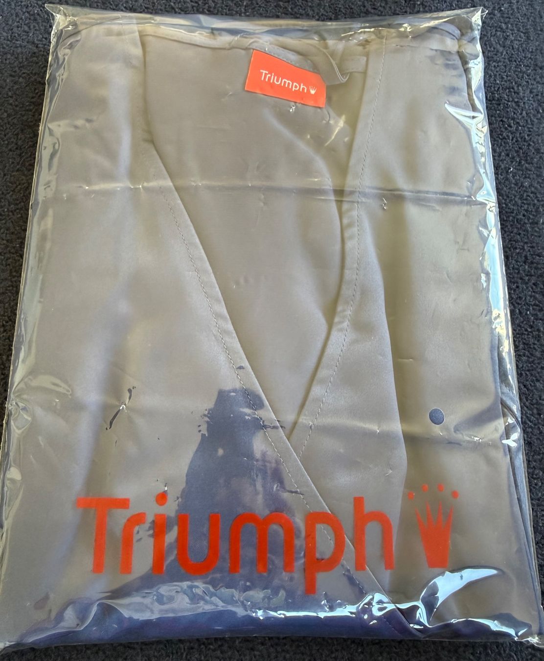 Arte internazionale: Triumph Satin-Bademantel Gr.38 – Usato da Wilen b. Wollerau venduto da chocolady 1
